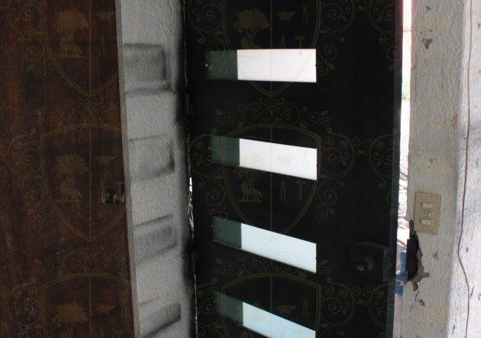 PUERTA MINIMALISTA DE METAL CONTEMPORANEA – Herrería y Forja Artística